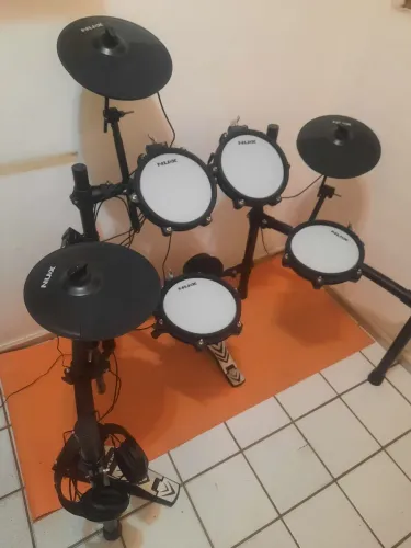 Bateria Eletrônica NUX 210 !!!Perfeito estado!!!
