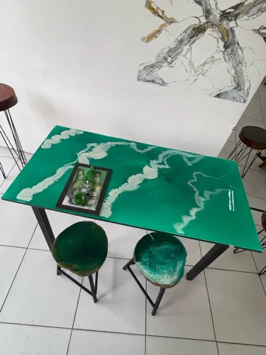 Mesa em MDF vitrificada