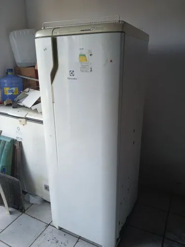 Geladeira ELECTROLUX FOSFRIER EM BOM FONCIONANDO