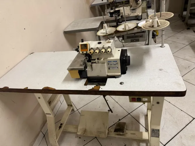 Máquina de costura interlock