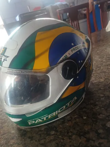 Capacete tamanho 60