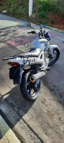 Moto muito boa pneus novos motor bom freios bons detalhes no kit moto só pegar e andar 