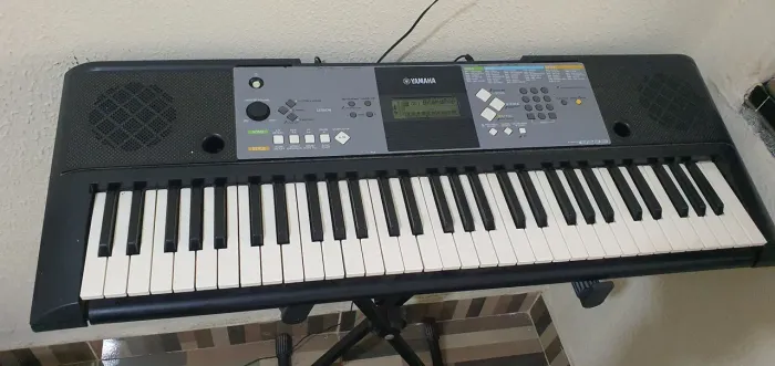 Teclado yamaha PSR e233