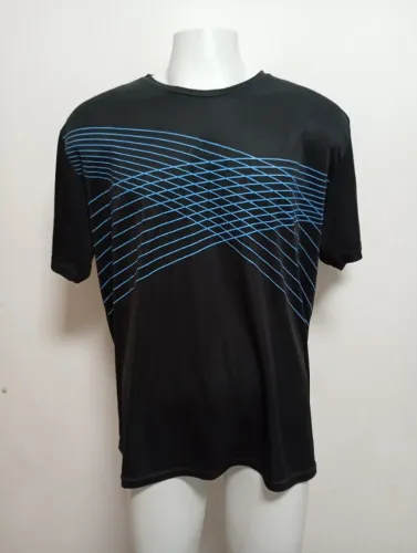 CAMISETA PRETA E AZUL / TAMANHO GG / COMPRIMENTO 75 CM / LARGURA 60 CM