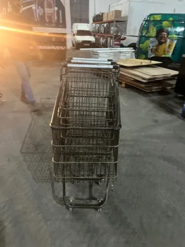 Carrinho de supermercado novinhos