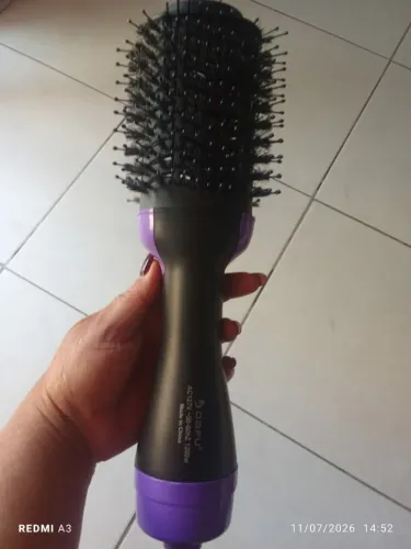 Escova secadora ótima nova.