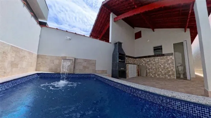 Casa com Piscina e Churrasqueira | 2 Quartos | 1 Suíte | 2 Vagas