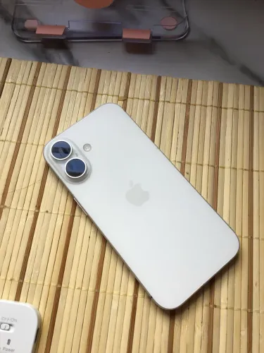 iPhone 16