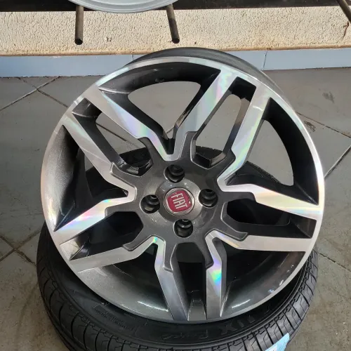 Rodas  do Fiat  ideia  Aro 17  com  pneus 205/40 17