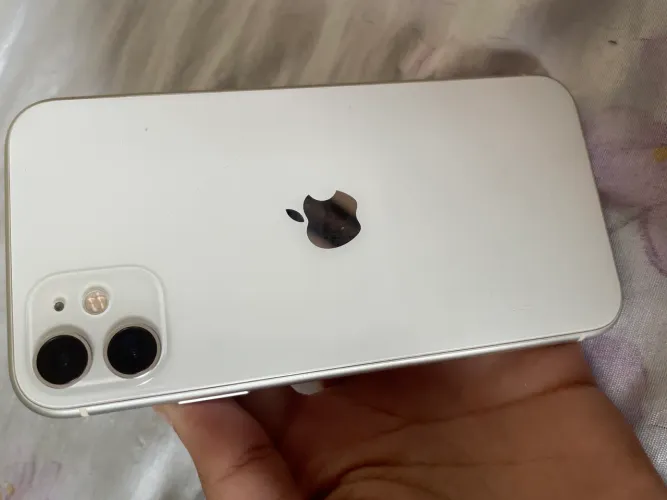 ? iPhone 11 Branco - 64gb