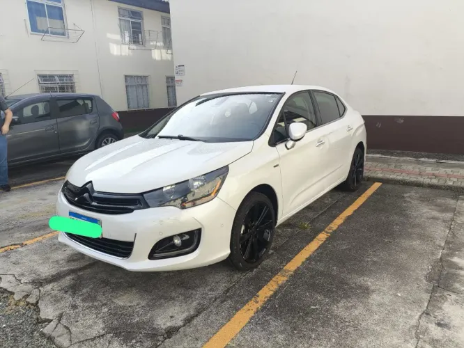 Citroen C4 Lounge Exclusive 1.6 Turbo 4P Aut. 2014