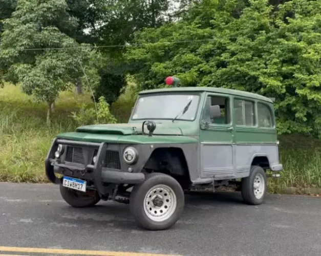 Willys Overland Jeep 2.6 12V Gasolina 2P 1975