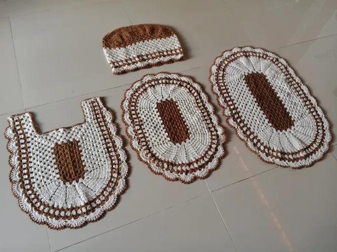 Jogo de Tapetes de Crochê Artesanal - Marrom e Branco