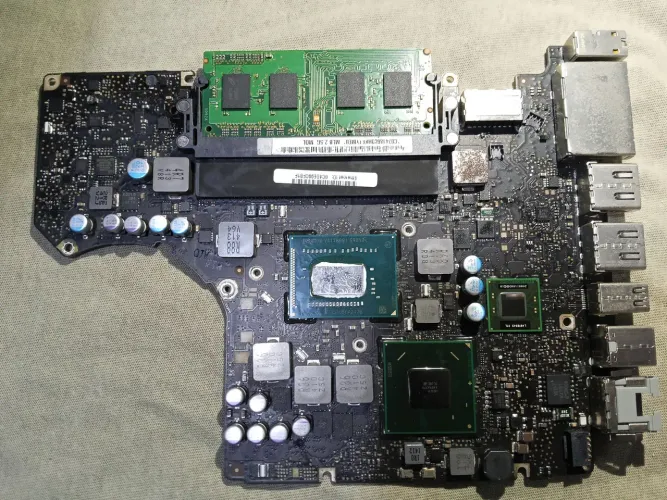 Placa MacBook Pro i5 mid 2012 defeito.