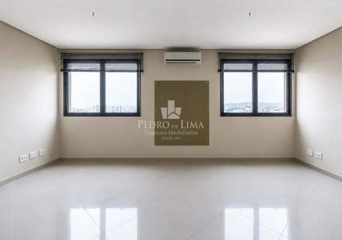 Sala Comercial, na Penha, 32 m², 2 banheiros e vaga