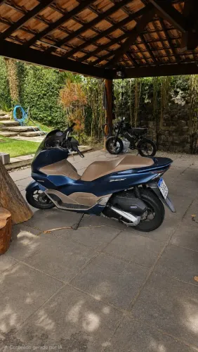 Pcx 2023 azul frozen com caramelo 6950km un.dona