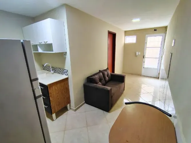 Apt. Mobiliado Fino acabamento, 1 qto, cond fechado, parque 10 de novembro, água inclusa.