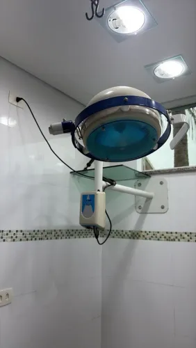 FOCO CIRÚRGICO MEDPEJ DE PAREDE