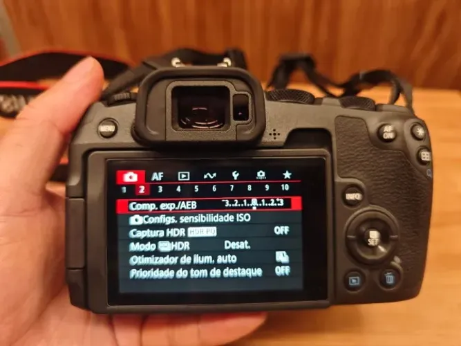 Canon R8
