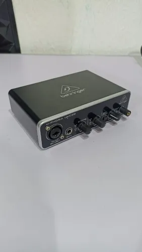 Interface De Áudio Behringer U-phoria Umc22 Midas Usb