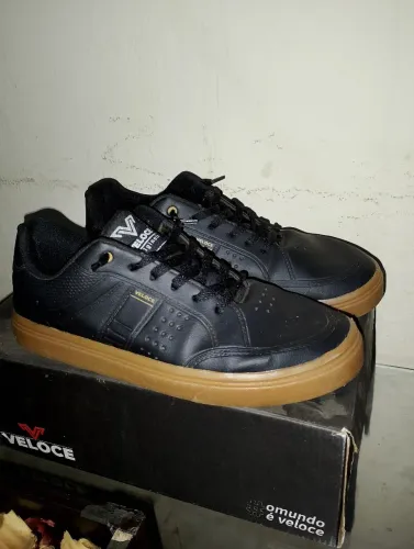 Vendo tênis, comprei mas ficou grande