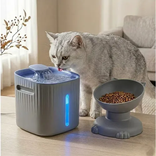 Vendo filtro/fonte de água para gatos kit com pote de ração.