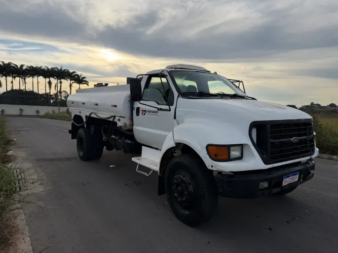 Caminhão pipa Ford 12000