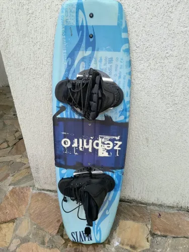 Wakeboard Zephir + Botas Reguláveis - R$ 3.000 Vendo wakeboard Zephir em ótimo estado