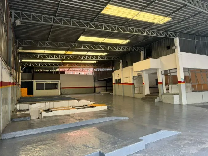 GALPÃO 700M² NA AVENIDA PEDRO II NO BAIRRO CARLOS PRATES PARA ALUGUEL!