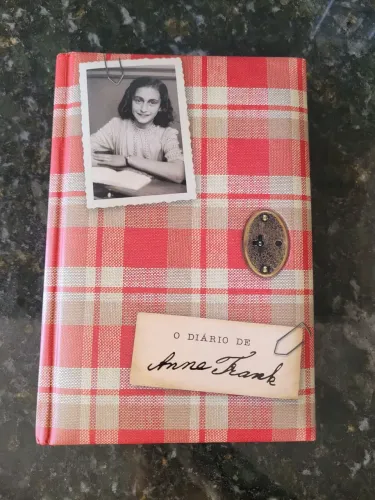 Livro O Diário de Anne Frank - Capa Dura Acolchoada