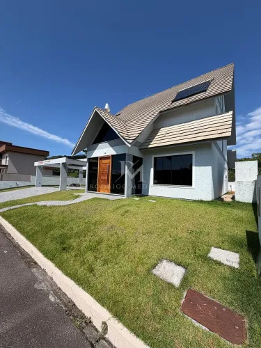 Casa em condomínio com 3 suítes na Cachoeira do Bom Jesus, Florianópolis-SC