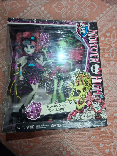 Rochelle Goyle & Venus McFlytrap!