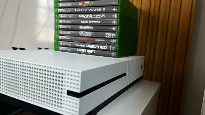 Xbox-One 2 ctrls,10jgs.
