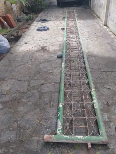 Grade de ferro antiga