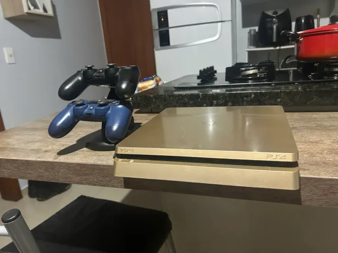 Vendo play 4 1tb slash gold