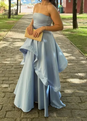 Lindo Vestido Azul Serenity. Feito por Estilista. Usado apenas uma vez.