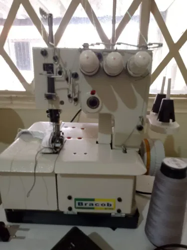 Vendo uma máquina Galoneira 3 agulha nova sem uso valor  $ 1.600