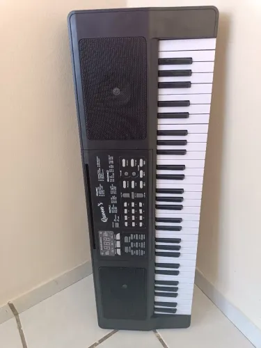 Teclado semi novo