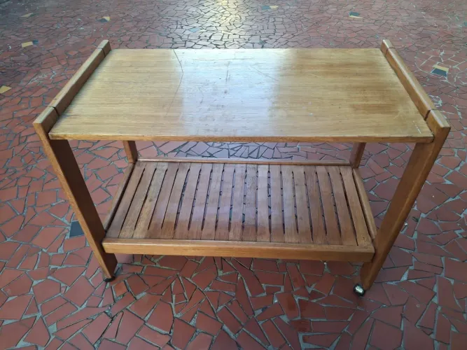 Mesa de Televisão Retrô