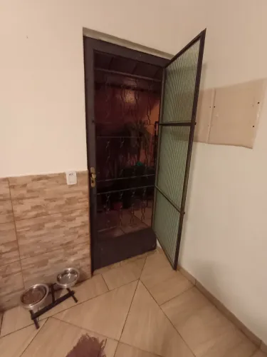 Vendo porta e janela boa pra uso