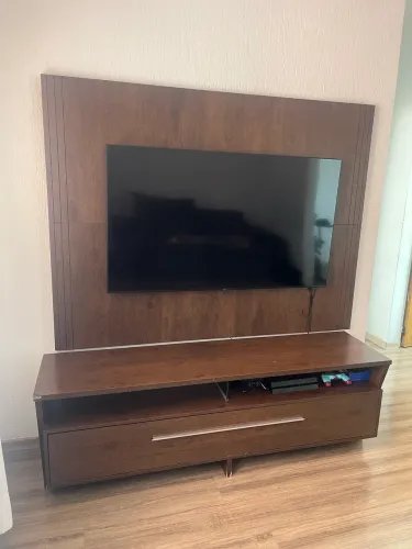 Painel de TV com com rack