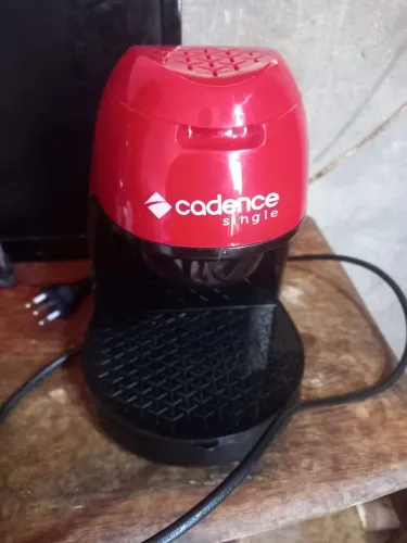 Cafeteira Dupla Cadence Colors Vermelho com Filtro próprio pequeno que faz até 2 xícaras