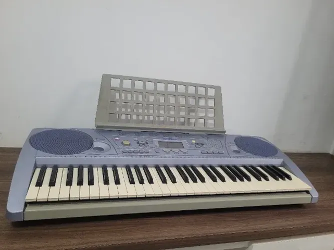 Teclado Musical Yamaha Psr com capa de transporte (Usado)