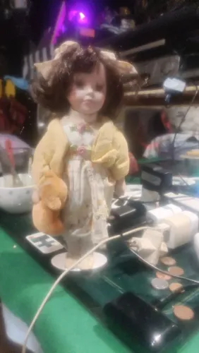 Boneca de porcelana antiga, 35 anos, perfeito estado, com caixa