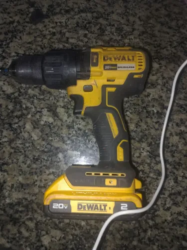 Furadeira e Parafusadeira dewalt 