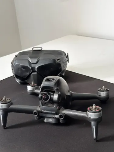 ? URGENTE: Drone DJI FPV Combo (140 km/h) - Perfeito Estado - R$ 3.000 (Pra sair hoje!)