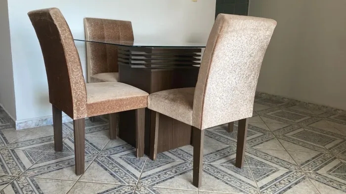 MESA COM CADEIRAS