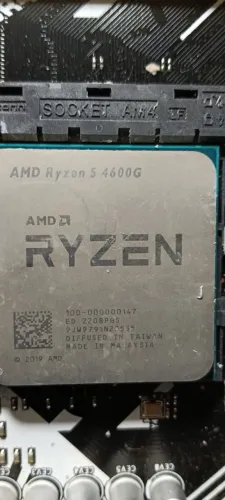 Vendo kit com um placa mãe, processador rayzen 5 4600g e um pente de 8 GRAM