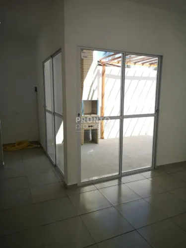 Casa de Condomínio com 2 quartos em Ponta de Pedra