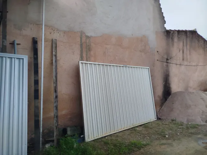 Vende-se portão de alumínio semi-novo.aceito contra proposta *